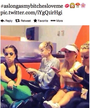 miley-twitter-opener