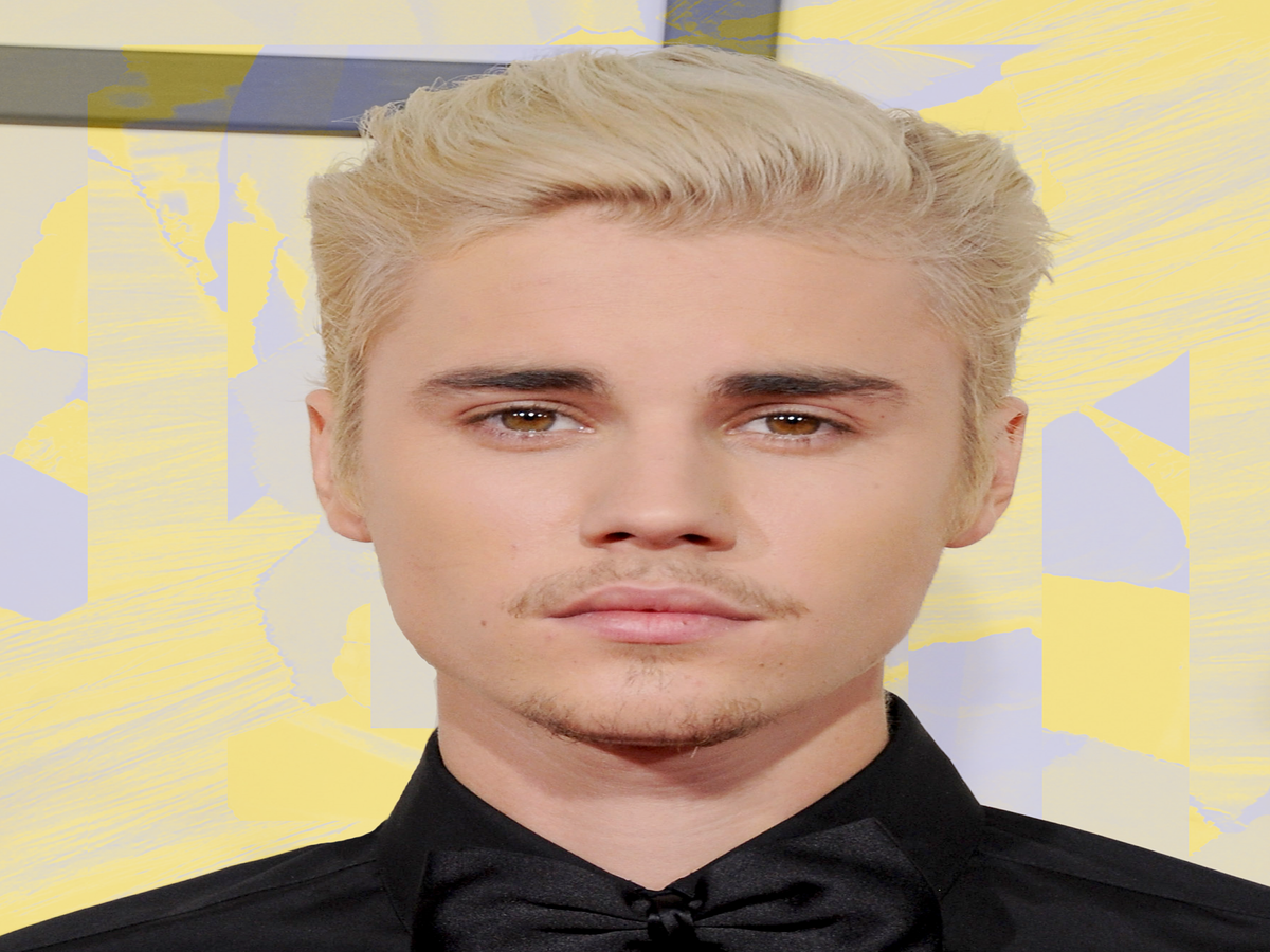 A Fan Threw A Water Bottle At Justin Bieber's Head Because He Didn't Sing 