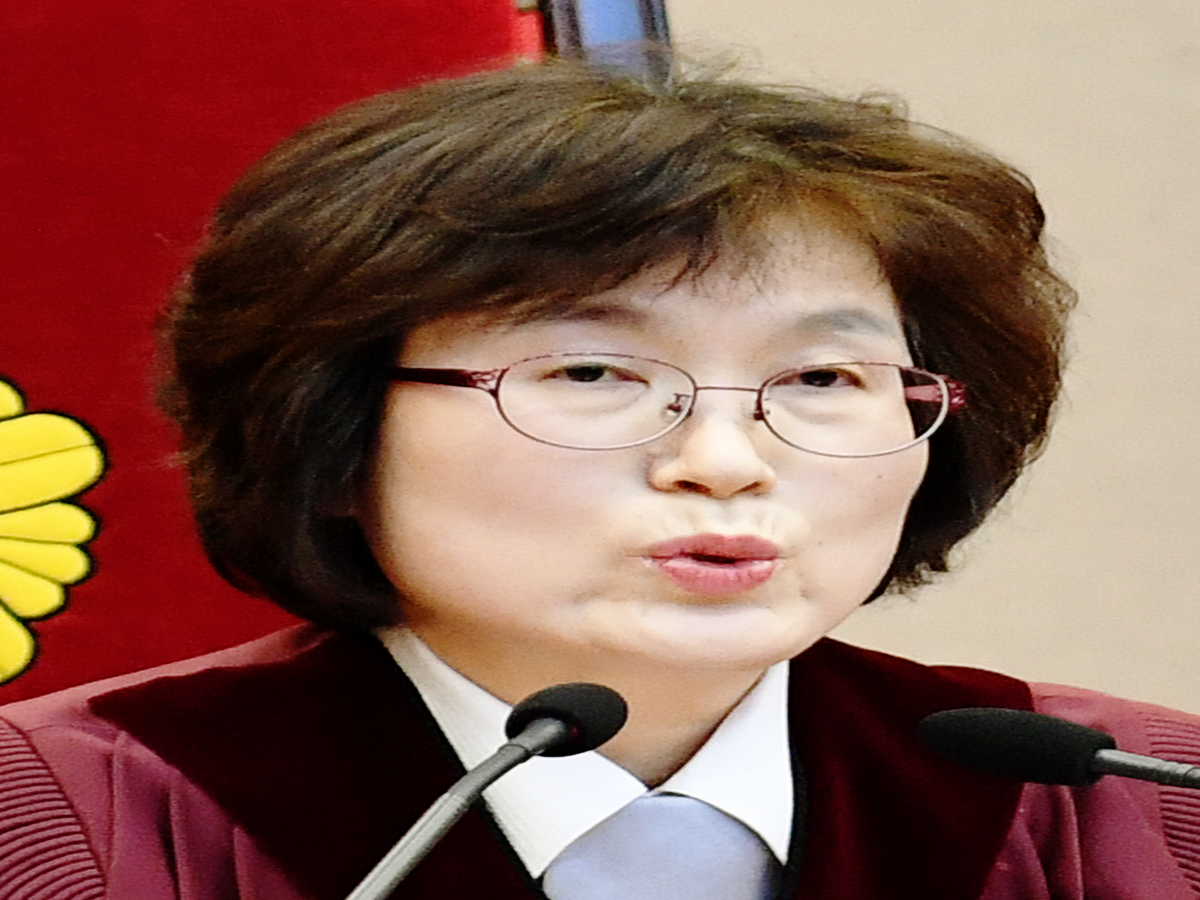 This Judge Showed Up To Court With Curlers In Her Hair Like A Boss