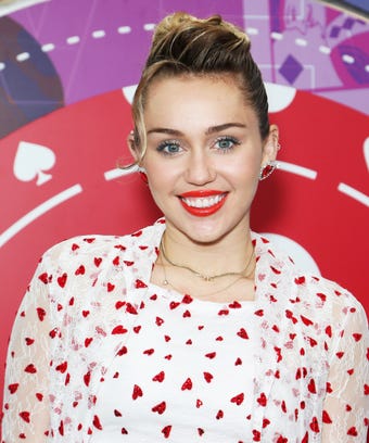 miley cyrus be kind tattoo twitter photos reaction miley cyrus be kind tattoo twitter photos reaction