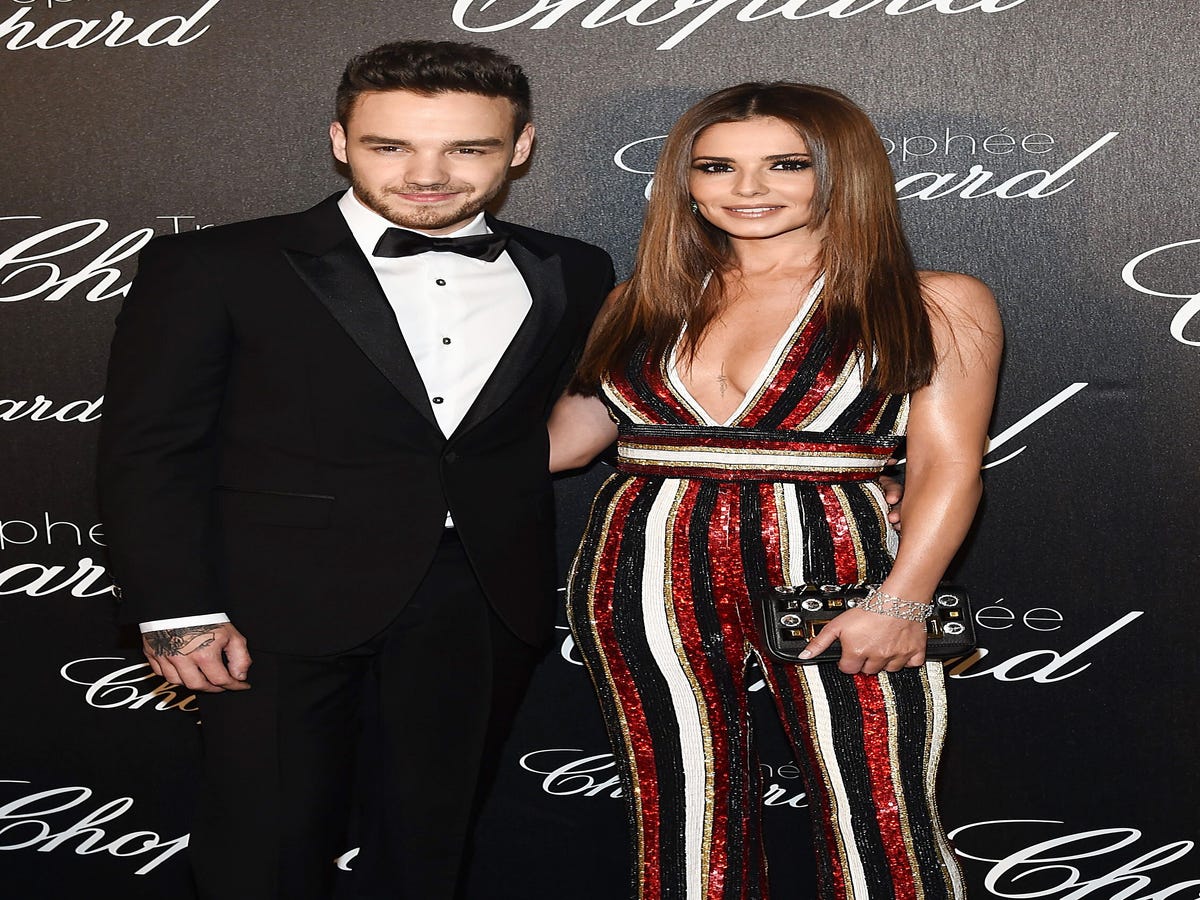 Why Everyone's Losing It Over This British Pop Star's Pregnancy Photo