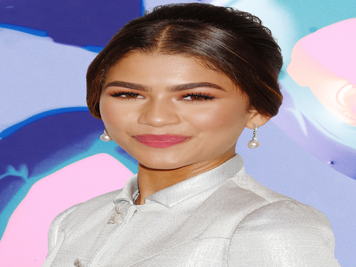 Zendaya Arranged CoverGirl Meet Cute With James Charles 15 Minute...