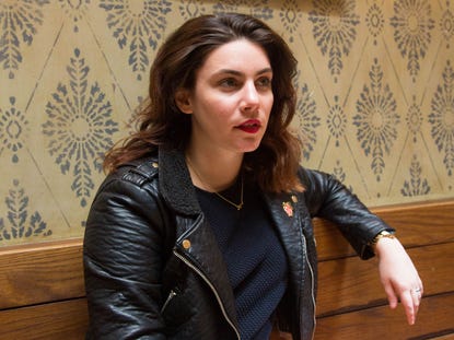 How long after dating should you get engaged
