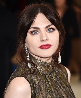 Frances Bean Cobain Opens Up About Her Addiction Two Year Sobriety Frances Bean Cobain Opens Up About Her Addiction Two Year Sobriety