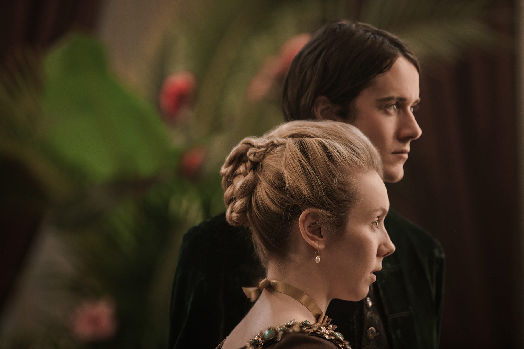 Watch Outlander Season 3 Episode 12: Claire and Jamie Face Ghosts from the Past video Watch Outlander Season 3 Episode 12: Claire and Jamie Face Ghosts from the Past video