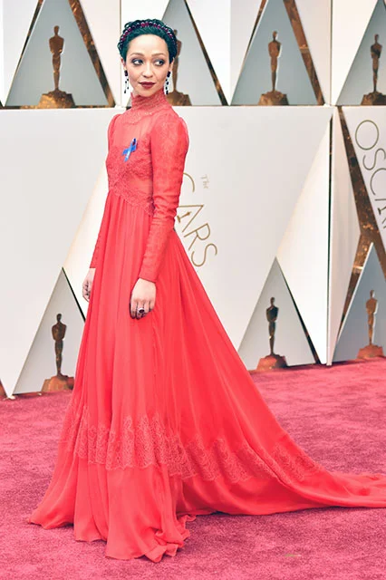 What are the blue ribbons at oscars