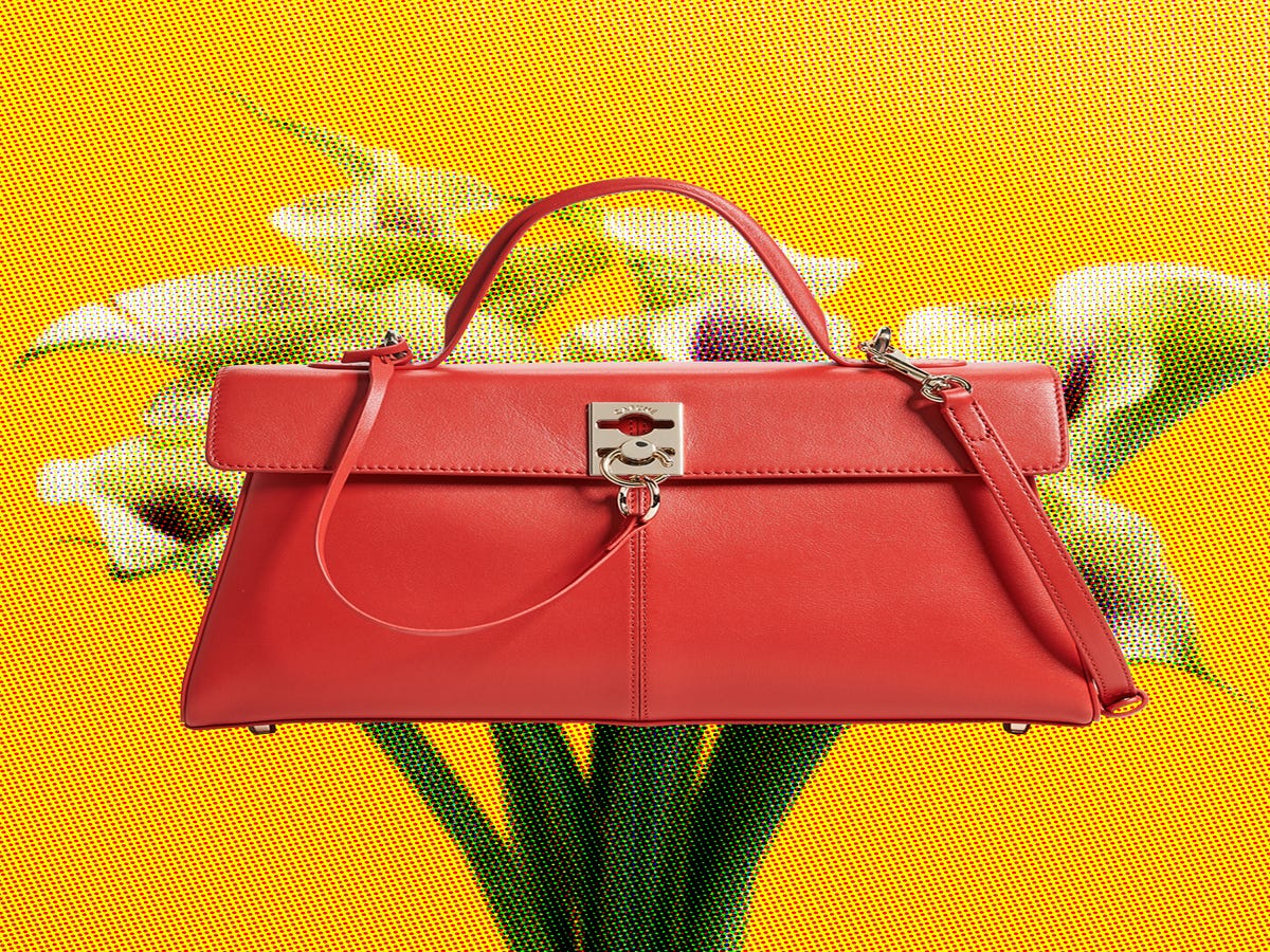 This Vintage-Inspired Handbag Style Feels Anything But Outdated