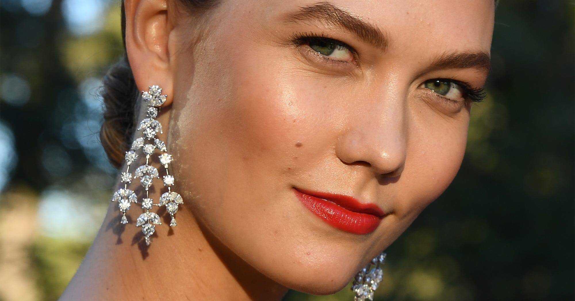 Karlie Kloss Always Wears These 5 Beauty Trends — & No One Has Noticed