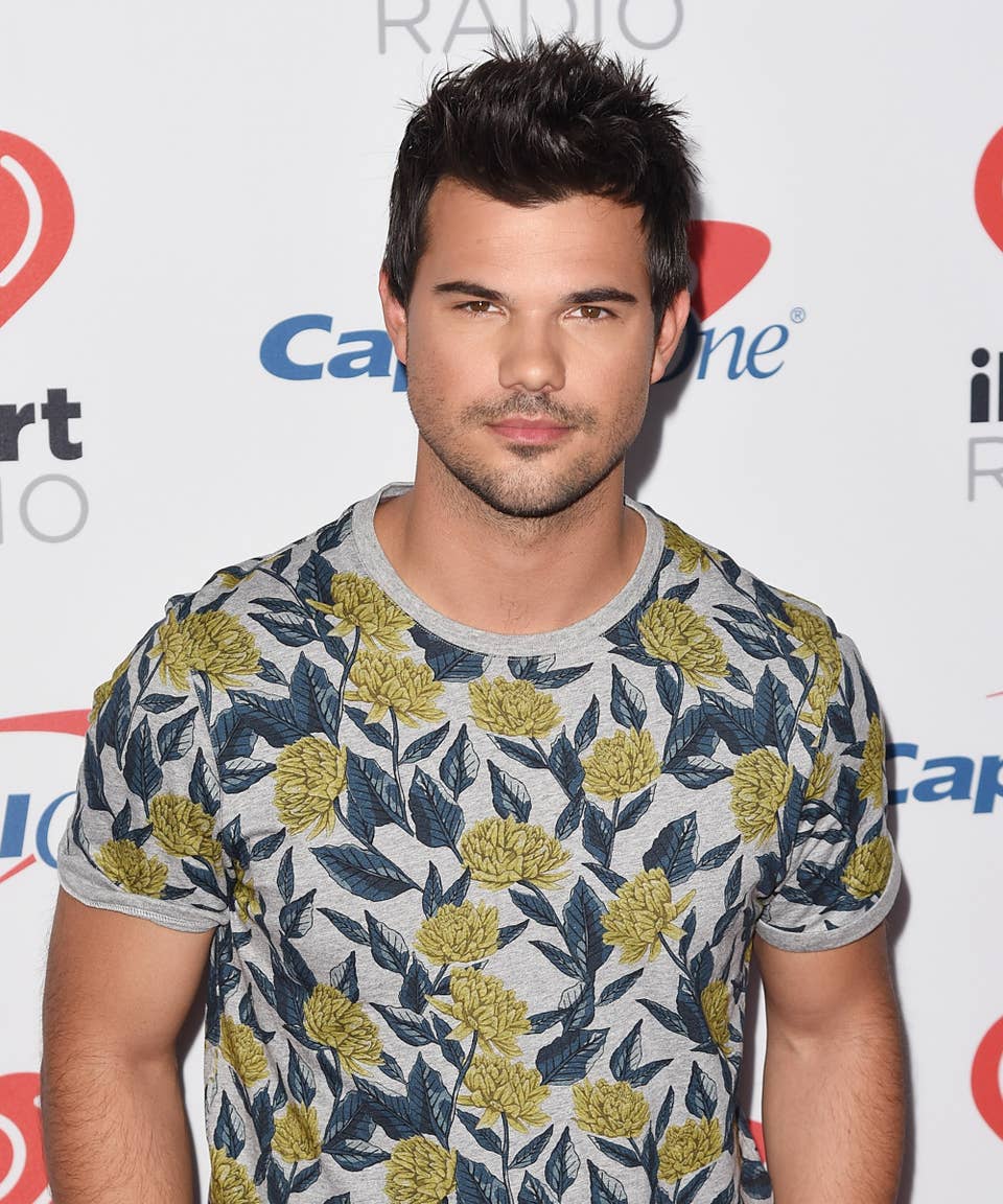 Taylor Lautner Enjoys A Coffee Date With Girlfriend Tay Dome In Thousand Oaks Daily Mail Online