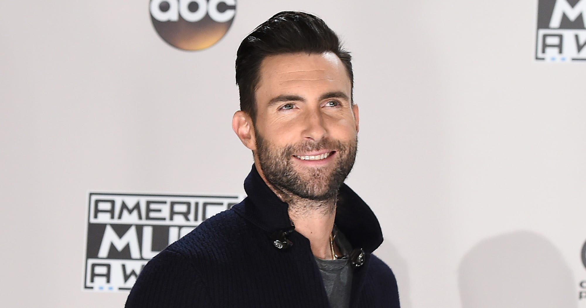 Adam Levine Daughter Show Naked Butts On Instagram