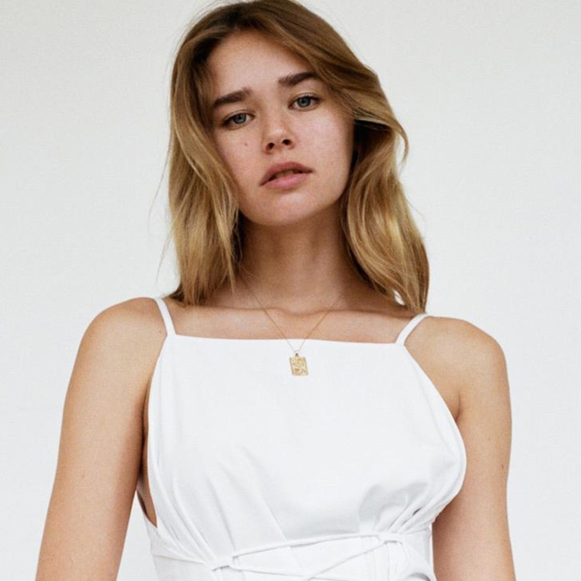 Gold Pendant Necklaces Are Trending 