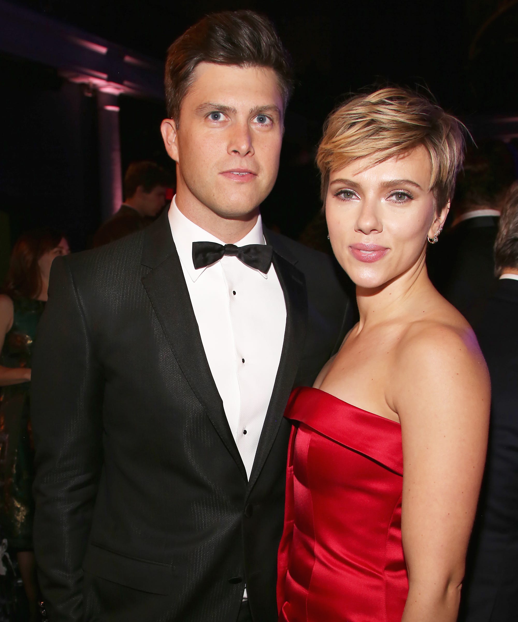 Scarlett Johansson Colin Jost Snl Holding Hands<script async src=