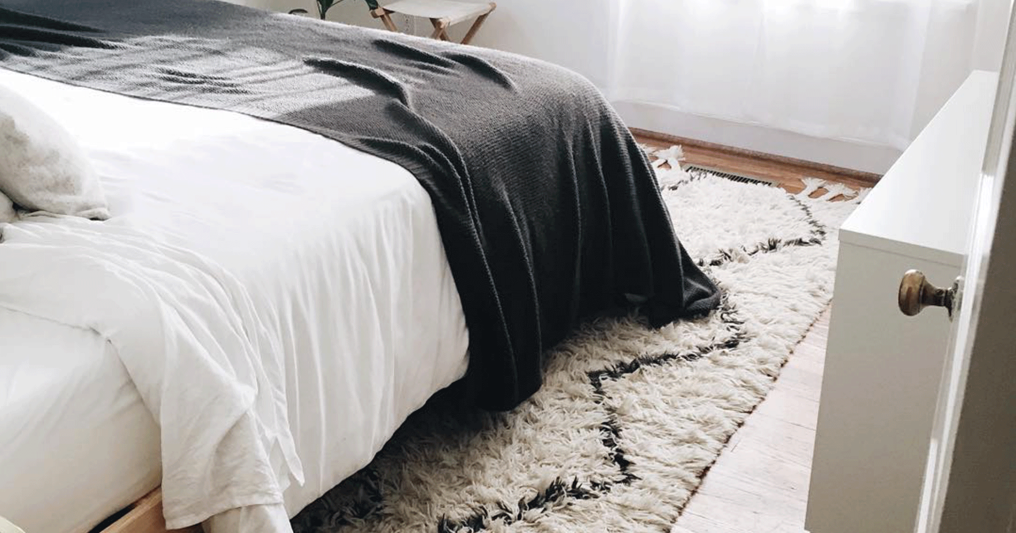 How To Decorate A Small Room To Make It Look Bigger how-to-decorate-a-small-room-to-make-it-look-bigger