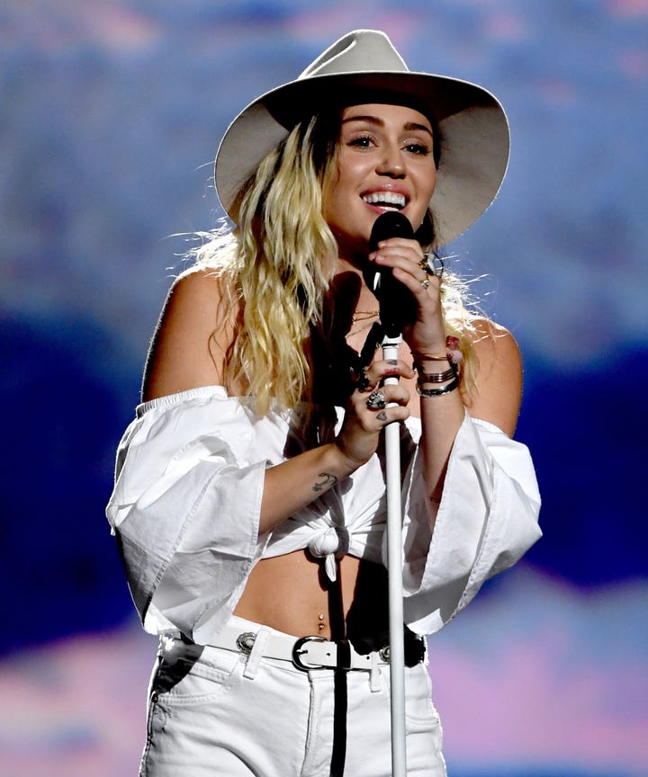 Iconic 90s navel piercing inspiration