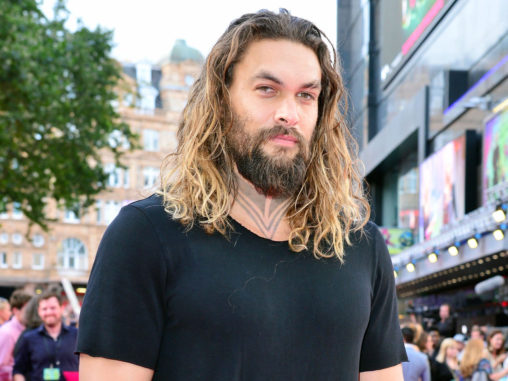 Jason Momoa Game Of Thrones Actor Tiny Bodyguards Photo