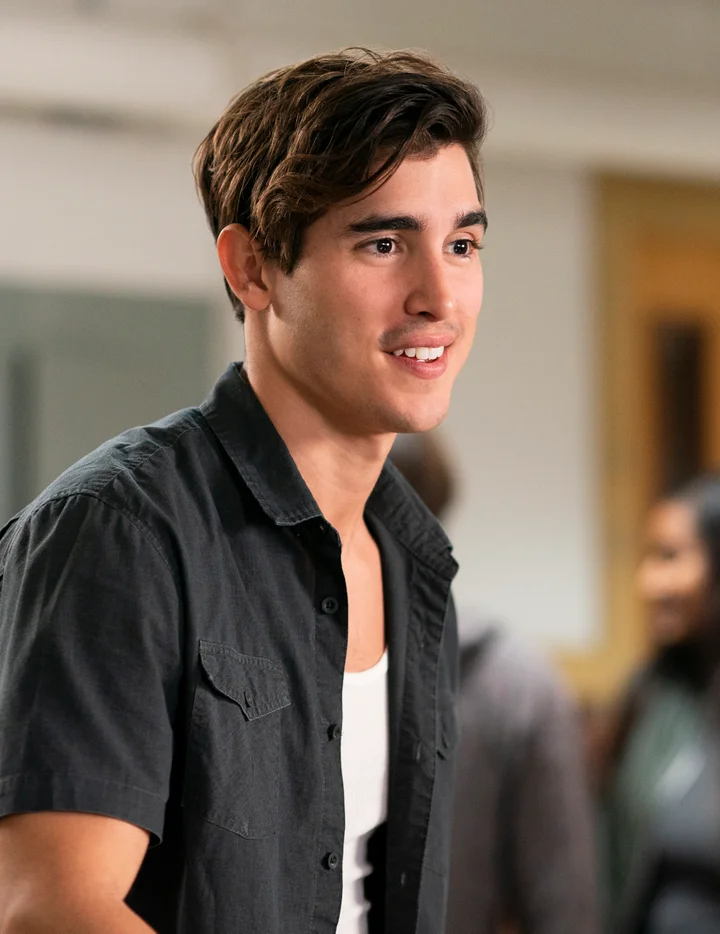 Who Plays Luka On 'Trinkets'? Henry Zaga Was Low-Key In Another Huge  Netflix Show