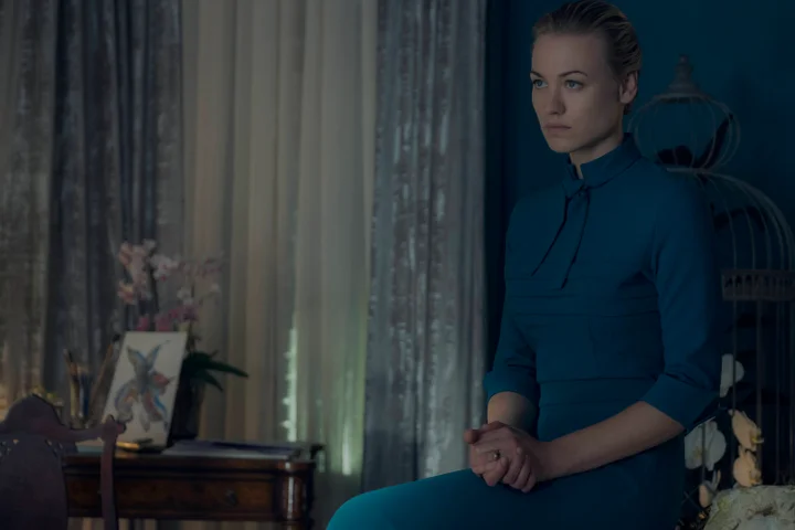 The Handmaids Tale Hulu Premiere Episode 1 Recap Offred