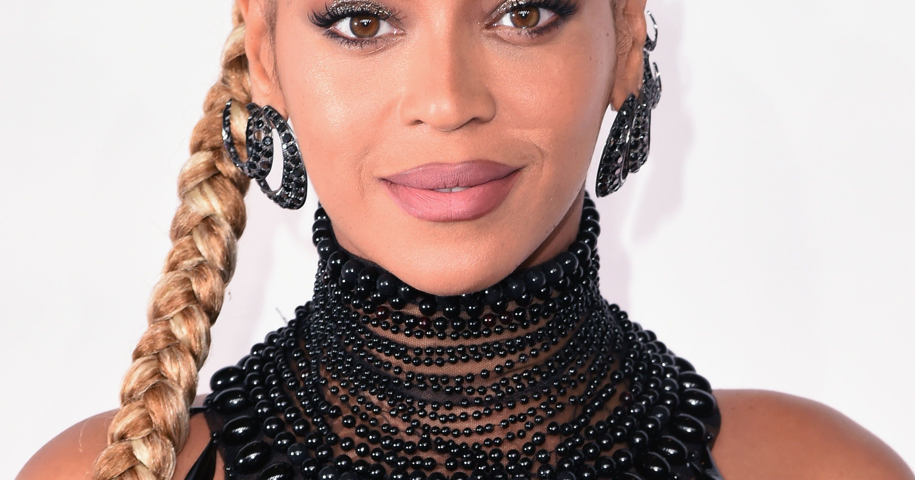 Beyonce Ear Bleeding, Fall On Stage
