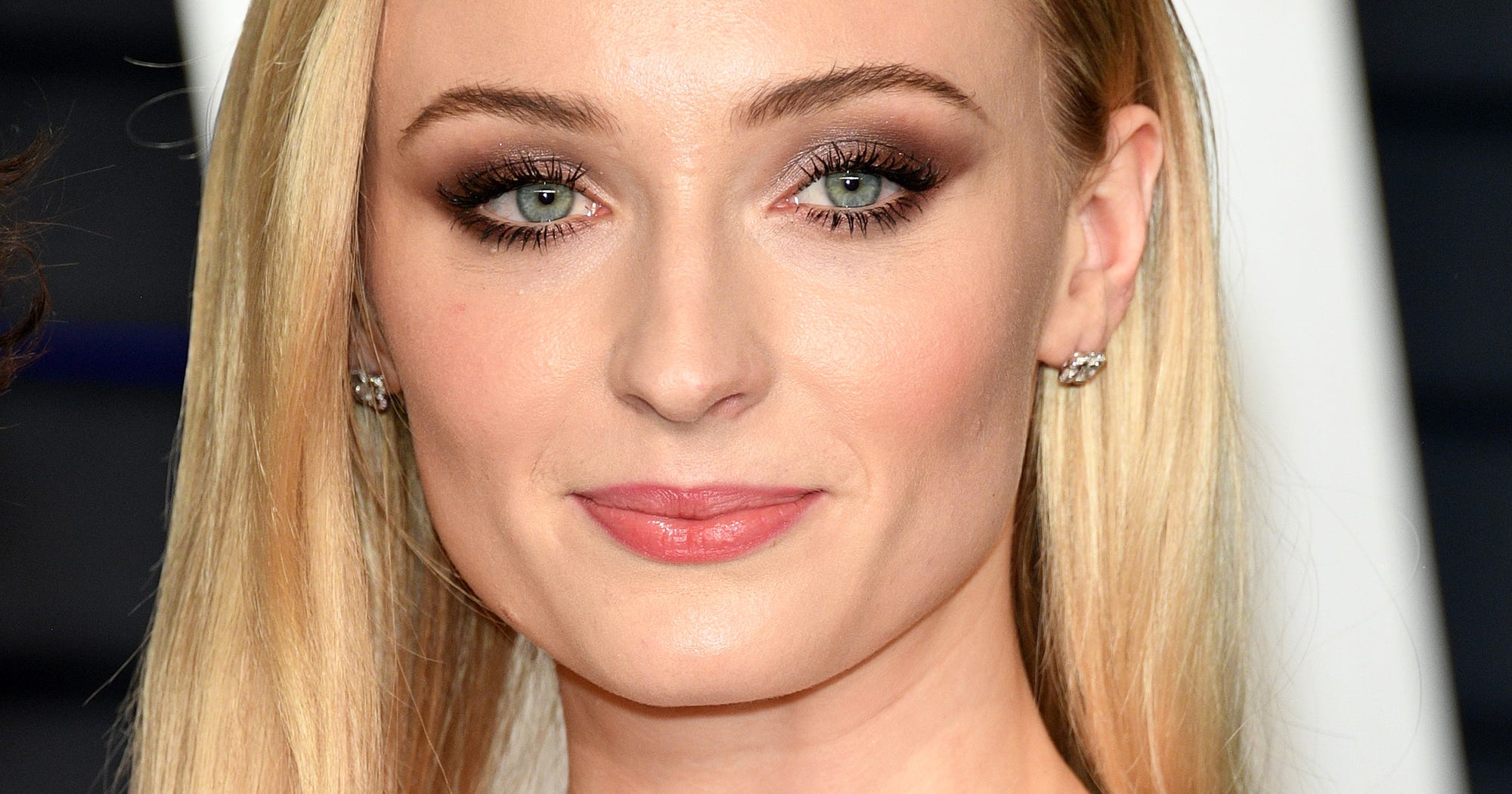 Sophie Turner Hair & Natural Makeup Beauty Looks