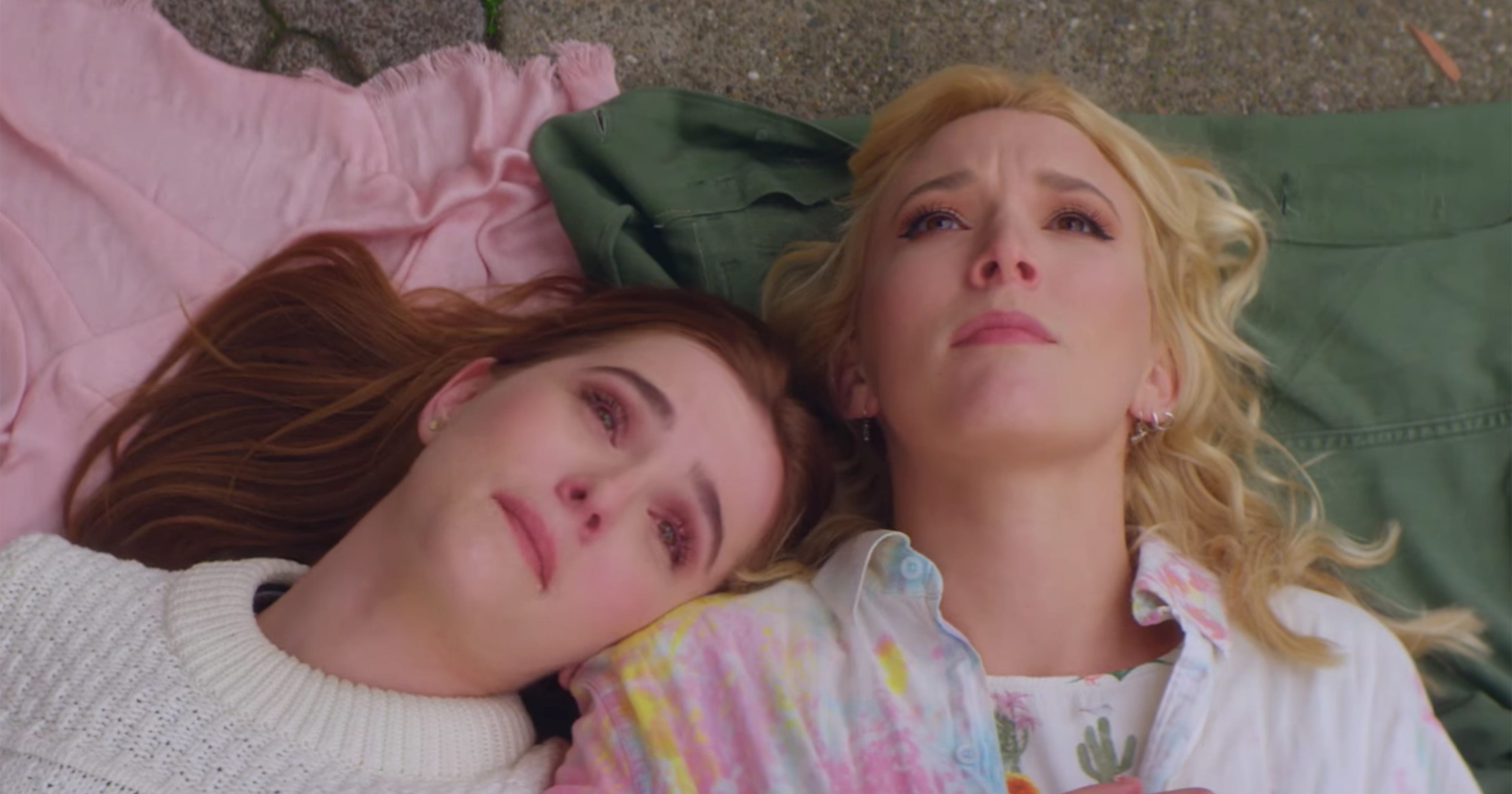 zoey-madelyn-deutch-star-in-movie-with-lea-thompson