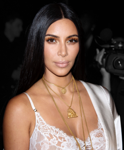 tort oyoqda külotsiz osmir