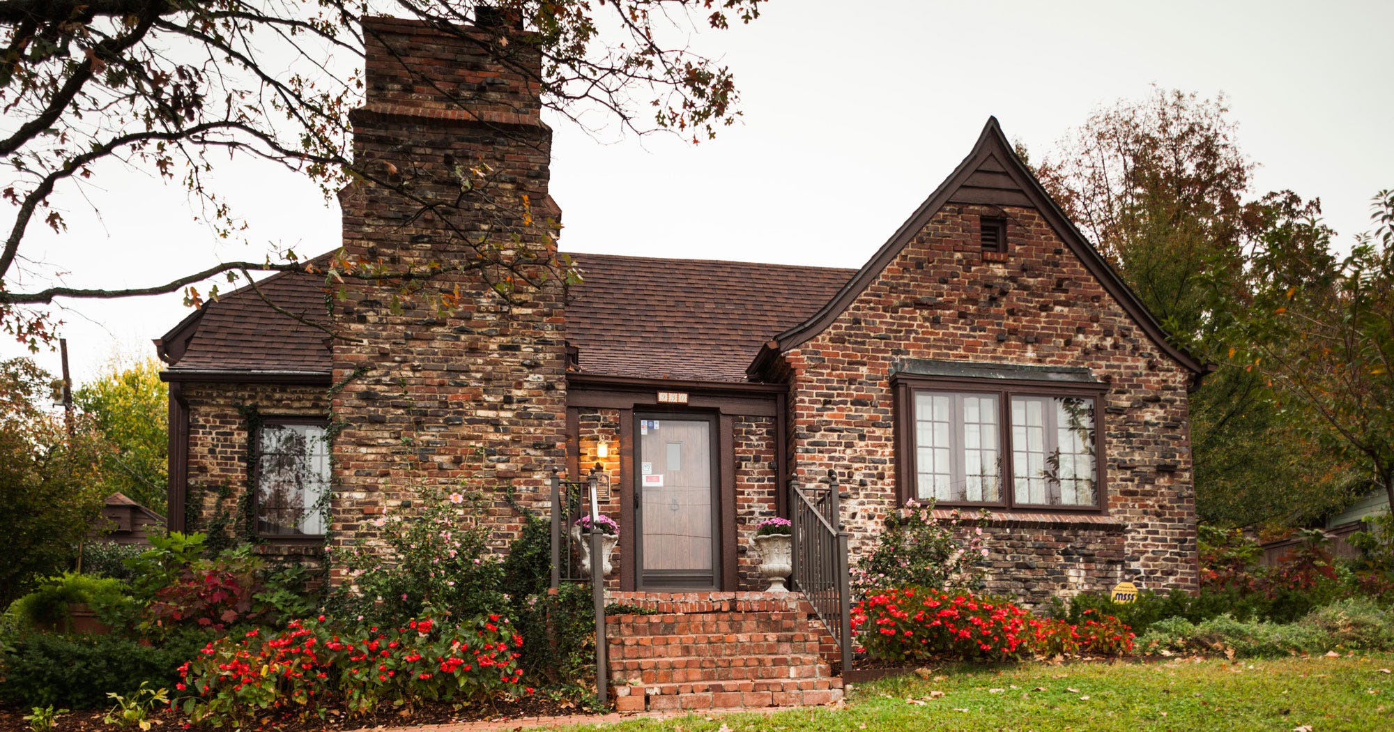 Bill And Hillary Clinton's First Home