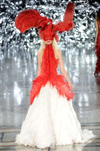 crazy runway dresses Paris fashion week upended with wacky, topsy-turvy gowns: 'This is crazy!'