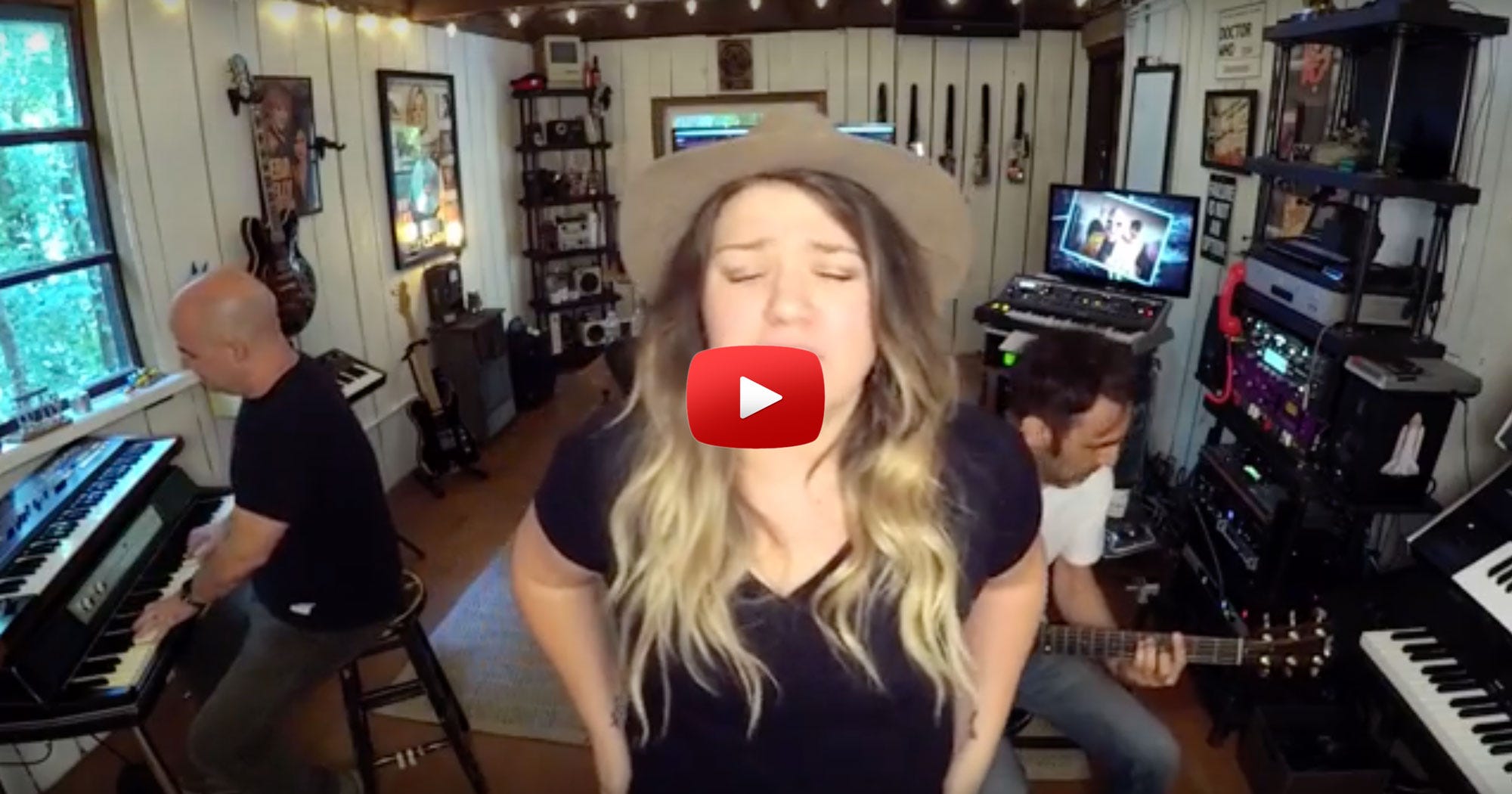 Kelly Clarkson Love On The Brain
