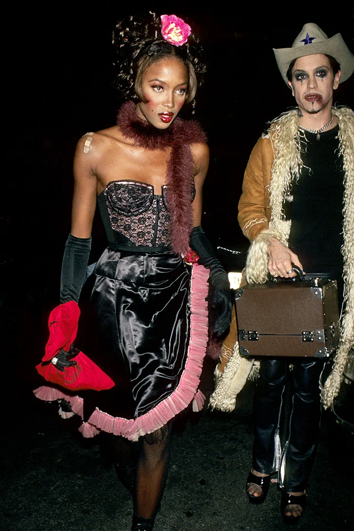Best 90s Celebrity Halloween Costume Pics - Kate Moss Best 90s Celebrity Halloween Costume Pics - Kate Moss