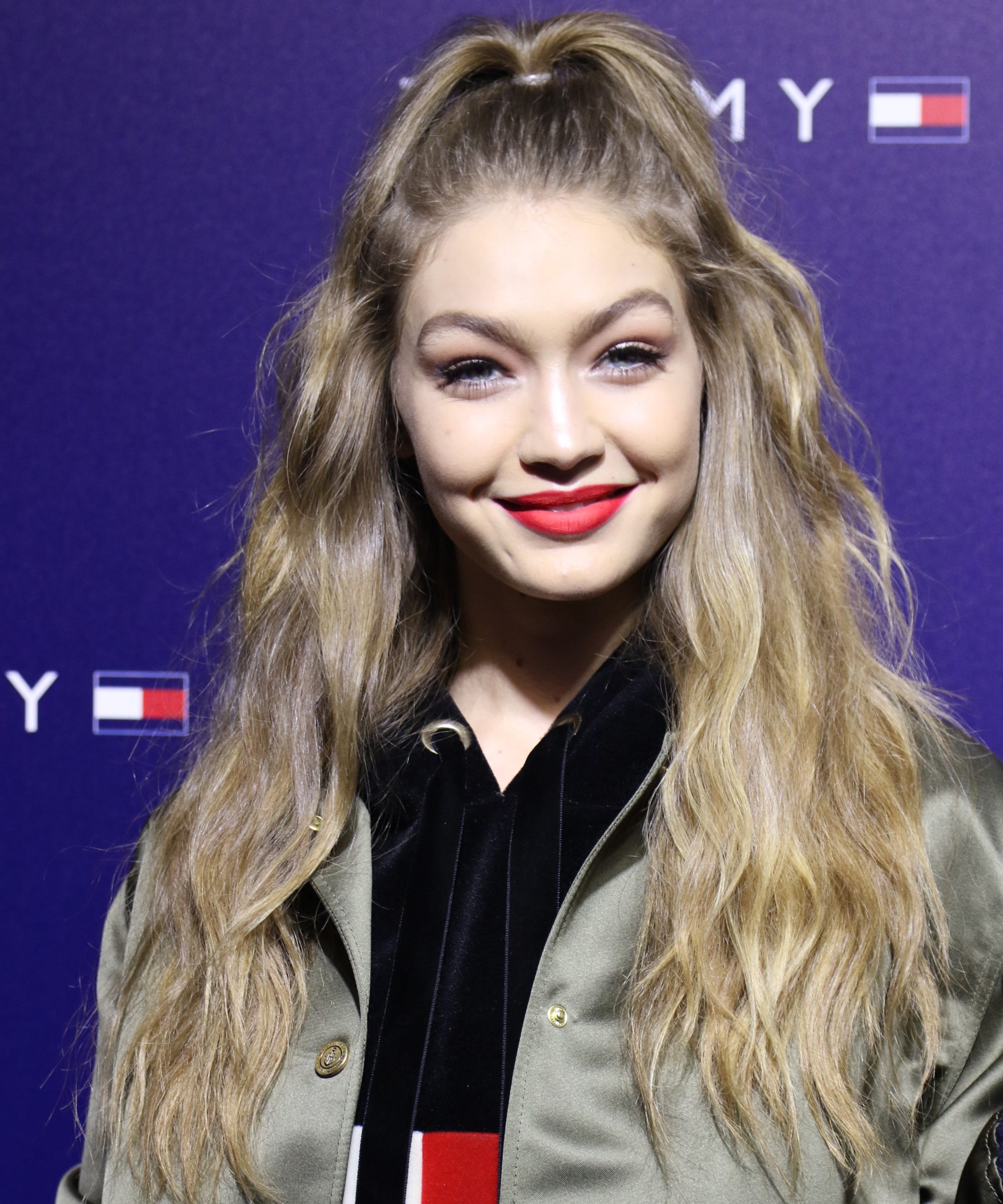 美品　  gigi hadid コラボ　コートXS Gigi Hadid x Reebok Athleisure, Sneaker Collection: Details