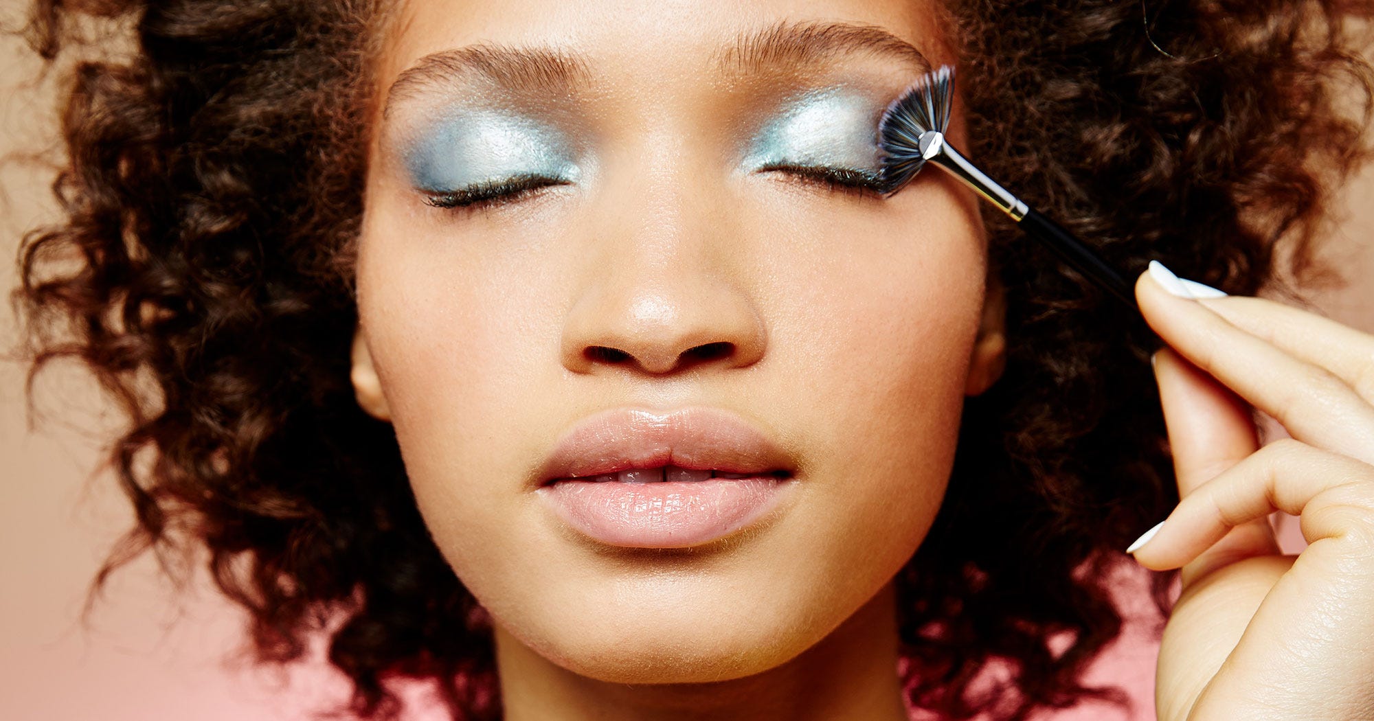 How To Use Fan Makeup Brush