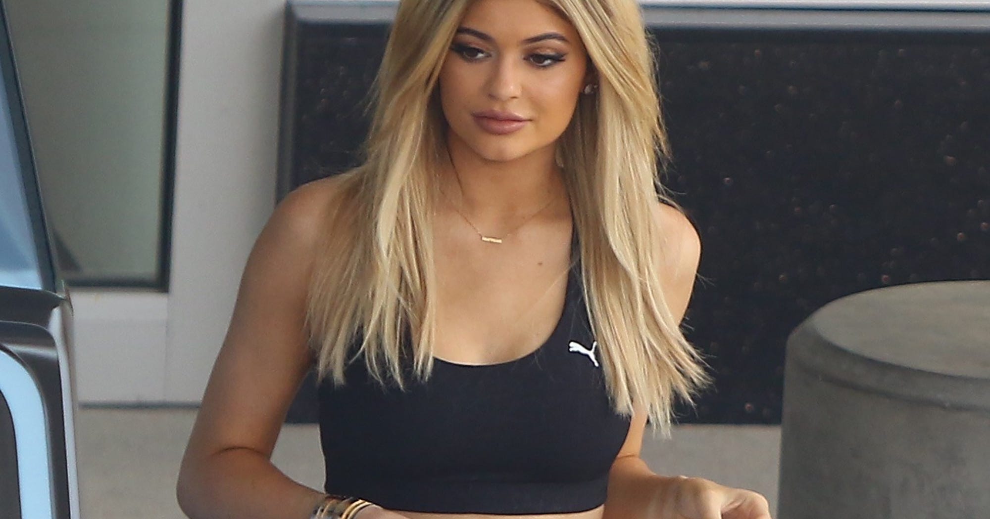 kylie jenner waist training belt